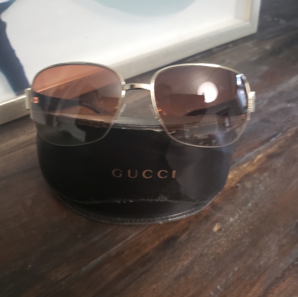 🛑SOLD LOCAL🛑 GUCCI SUNNIES - Picture 1 of 6